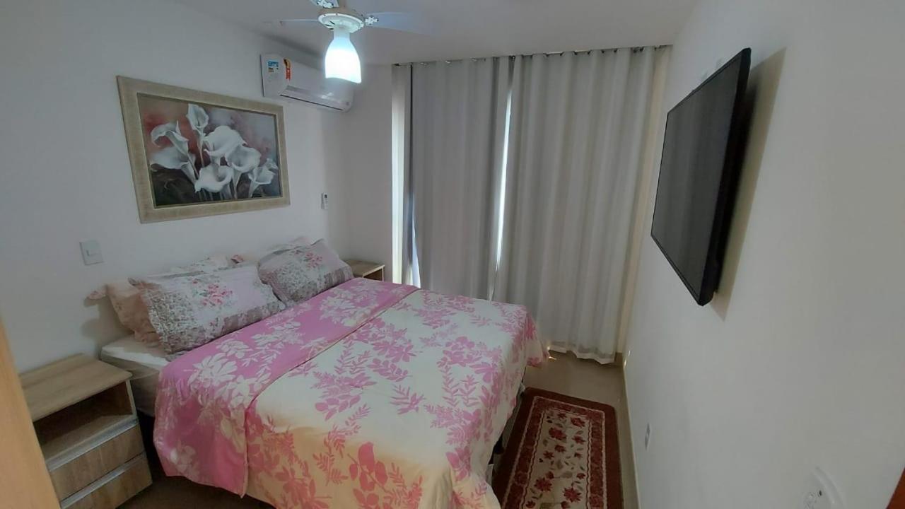 Praia do Morro: Beachfront Apartment with Pool and Wi-Fi Guarapari Exterior photo