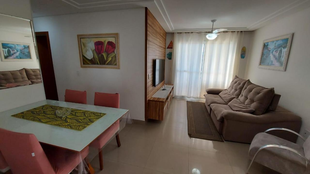 Praia do Morro: Beachfront Apartment with Pool and Wi-Fi Guarapari Exterior photo