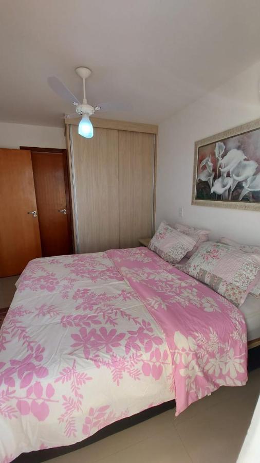 Praia do Morro: Beachfront Apartment with Pool and Wi-Fi Guarapari Exterior photo