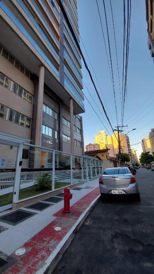 Praia do Morro: Beachfront Apartment with Pool and Wi-Fi Guarapari Exterior photo