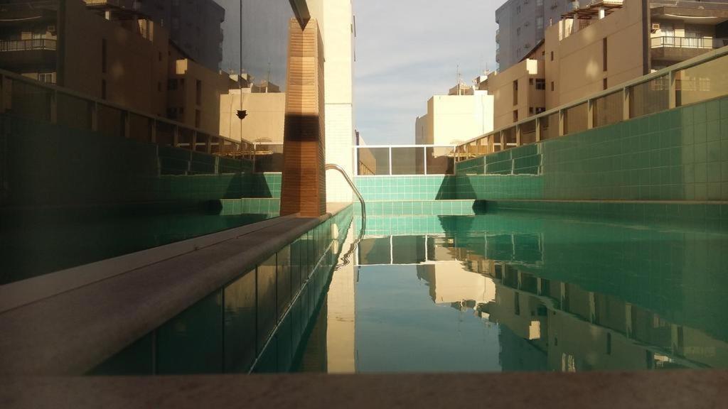Praia do Morro: Beachfront Apartment with Pool and Wi-Fi Guarapari Exterior photo