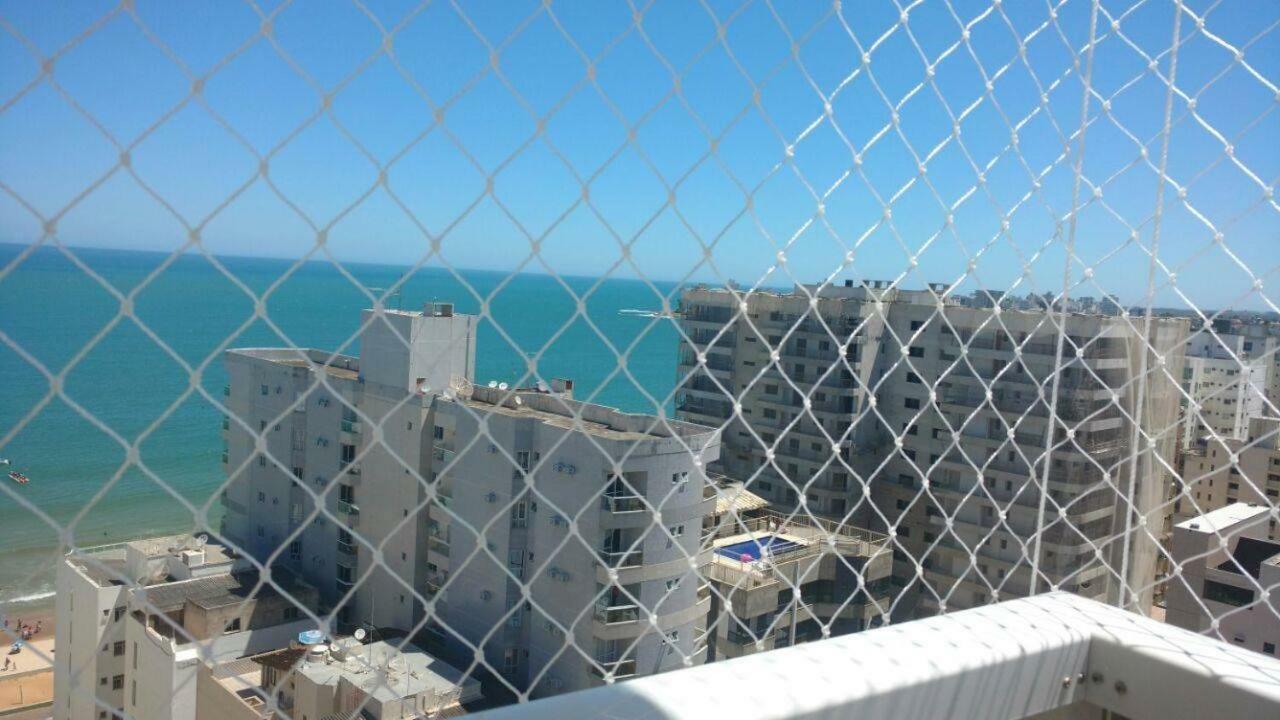 Praia do Morro: Beachfront Apartment with Pool and Wi-Fi Guarapari Exterior photo